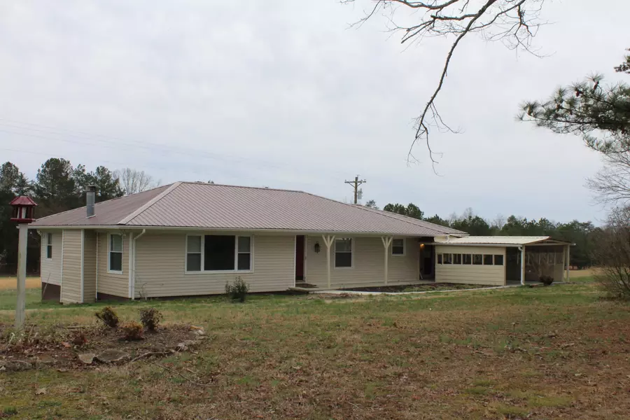 121 Old Athens Rd, Madisonville, TN 37354