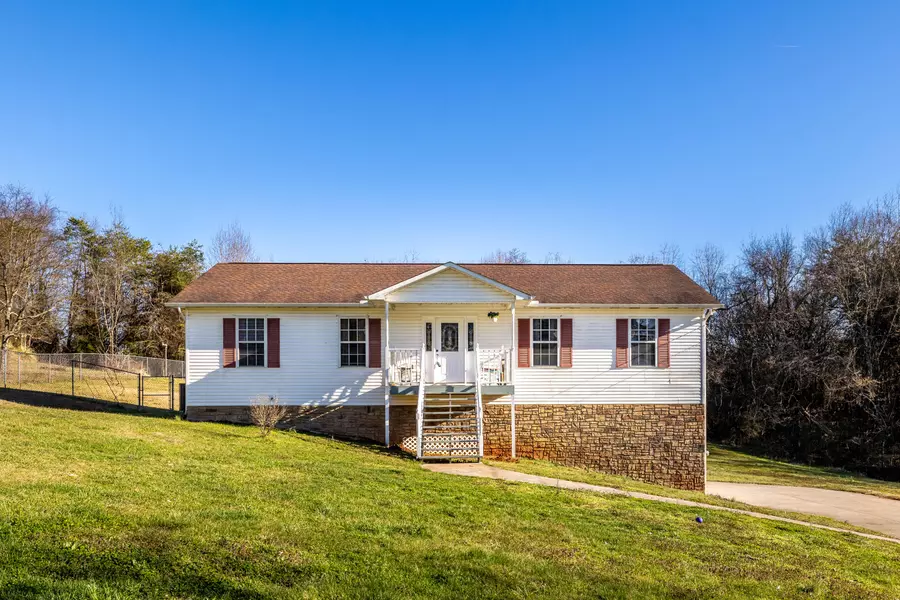 2845 Yarberry Edge LN, Kodak, TN 37764