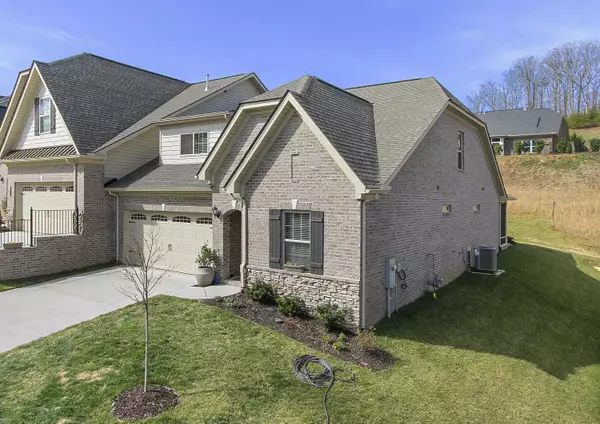 415 Sunny Springs LN, Knoxville, TN 37922