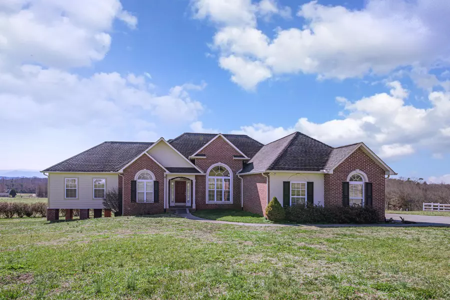 175 Mountain Crest LN, Greenback, TN 37742