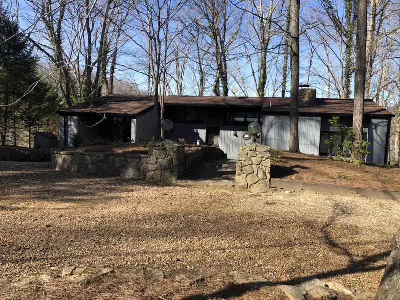 207 Shorewood LN, Caryville, TN 37714