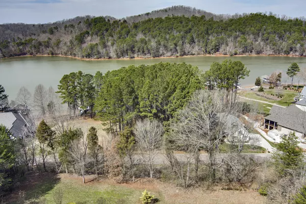 310 Marsh Hawk DR, Vonore, TN 37885