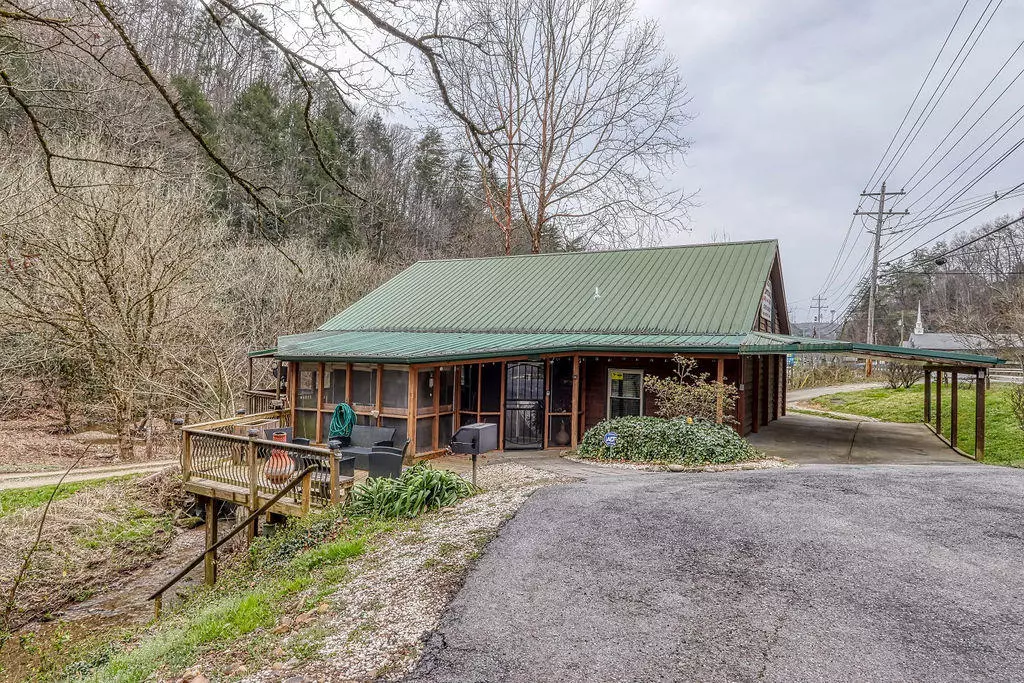 Sevierville, TN 37876,1564 Upper Middle Creek Rd