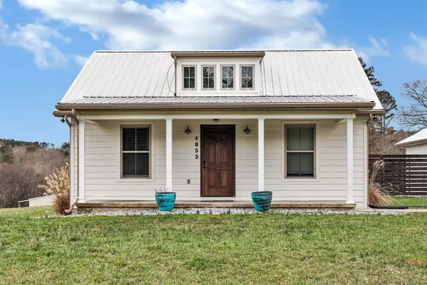 1053 Old Newport Highway, Dandridge, TN 37725