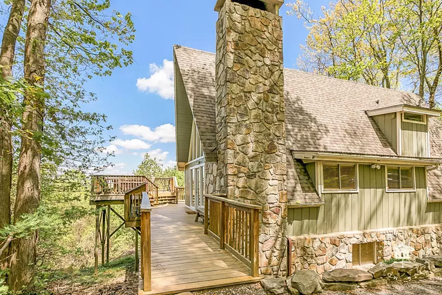 1727 Arbon LN, Gatlinburg, TN 37738