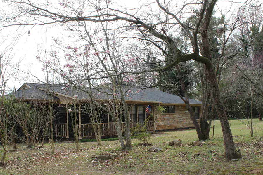 19 Shawnee Tr, Athens, TN 37303