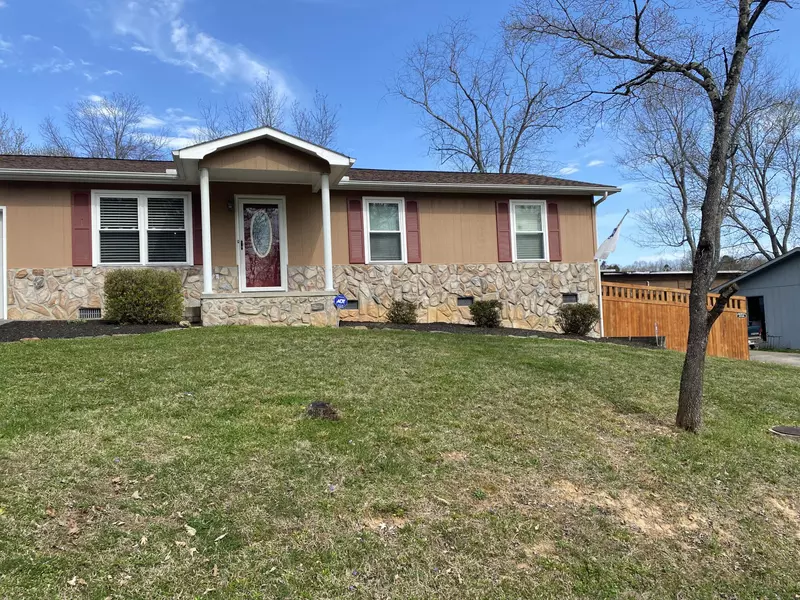 159 Finley DR, Lenoir City, TN 37771