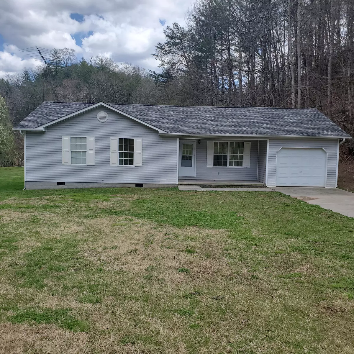 Tellico Plains, TN 37385,353 Creek Rd