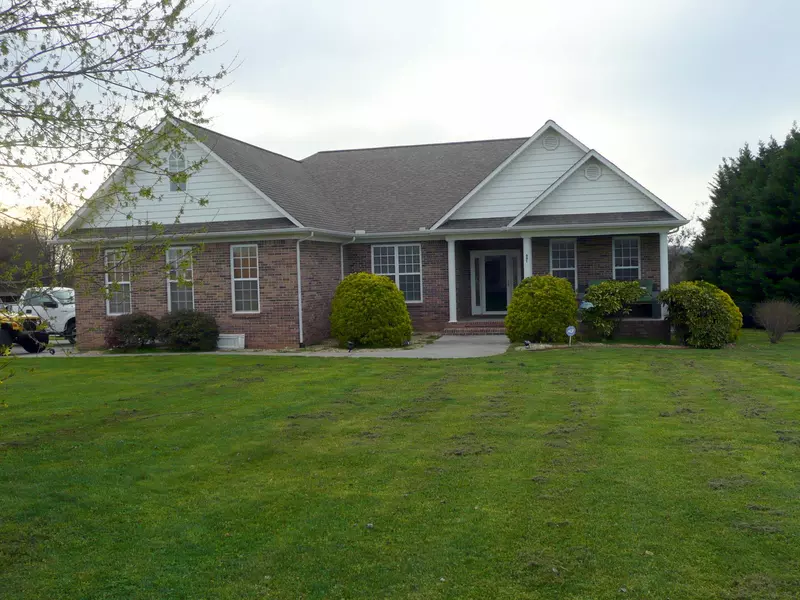 691 Oak Grove Rd, Madisonville, TN 37354