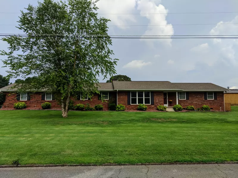 3261 Calloway CIR, Lenoir City, TN 37772