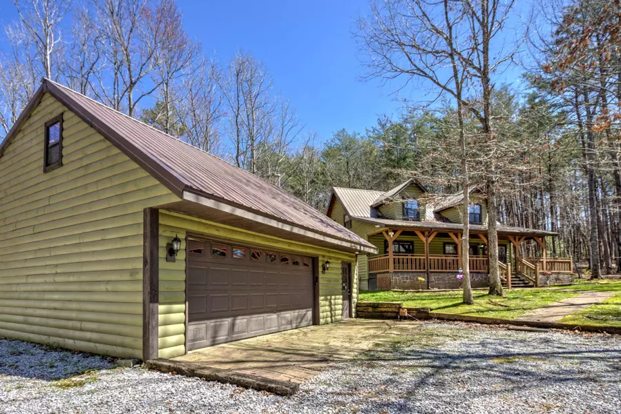 795 Cooper Hollow Rd, Tellico Plains, TN 37385