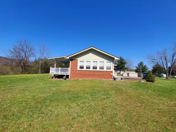 Ewing, VA 24248,165 Golf Course Rd