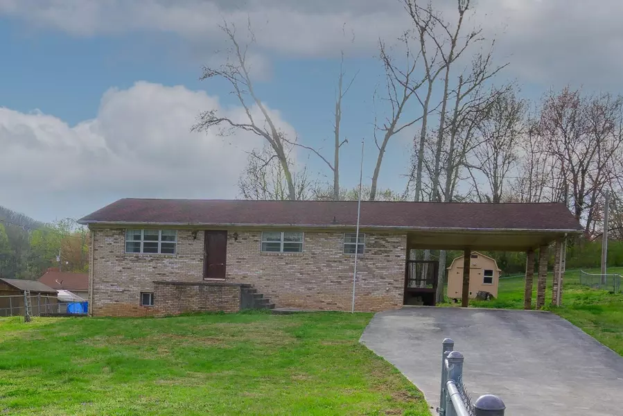 308 Woody Ave, Harriman, TN 37748