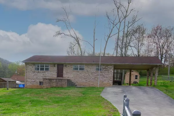 308 Woody Ave, Harriman, TN 37748