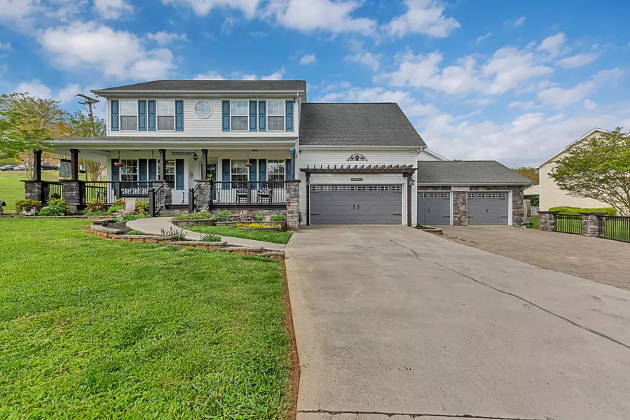 104 Sharp DR, Lenoir City, TN 37771