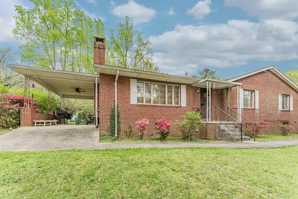 130 Orange LN, Oliver Springs, TN 37840