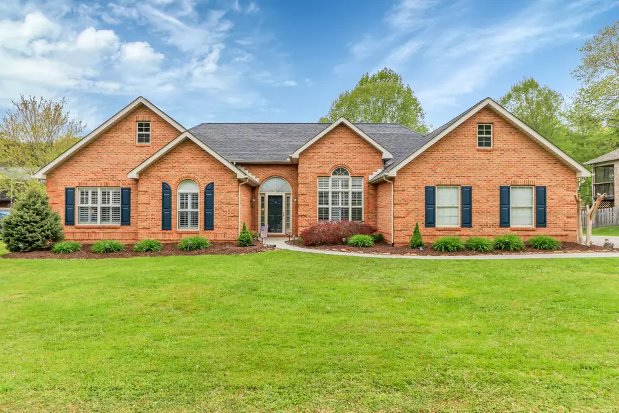 215 Stone Castle LN, Powell, TN 37849