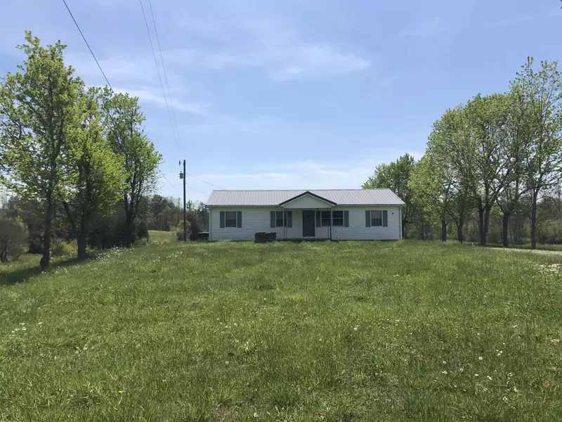 932 Old State Rd, Tellico Plains, TN 37385