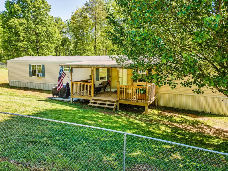 256 Clear Springs Rd, Harriman, TN 37748