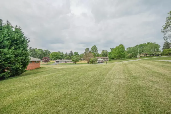 Maryville, TN 37803,724 Valleyview DR