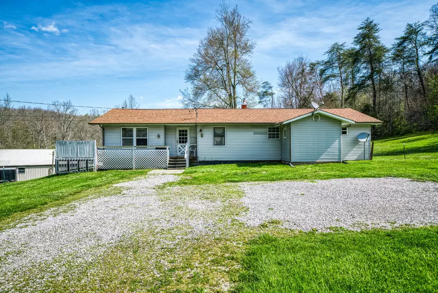 1510 Claysville Rd, Crossville, TN 38571