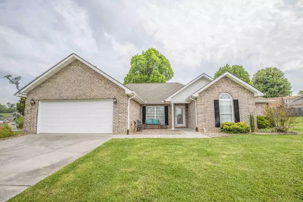 271 Edinburgh LN, Lenoir City, TN 37771