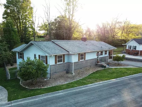 106 Pawley Rd, Oak Ridge, TN 37830