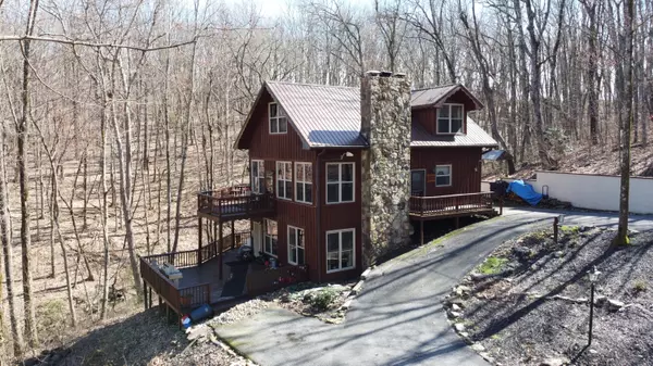 54 Dragon Canoe, Crab Orchard, TN 37723