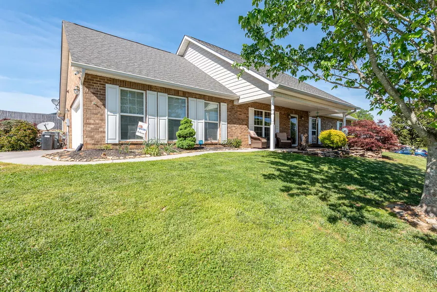 315 Flora DR, Lenoir City, TN 37771