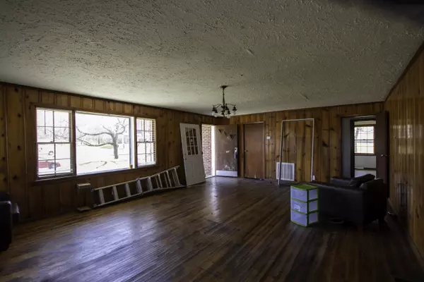Strawberry Plains, TN 37871,303 Andrew Johnson Hwy