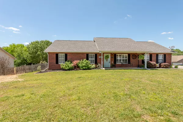 921 Willow Creek CIR, Maryville, TN 37804