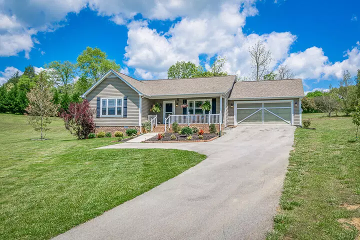 390 Honeysuckle LN, Sparta, TN 38583