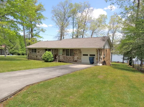 217 Shoreline DR, Crossville, TN 38555