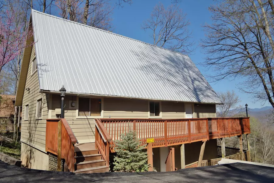 1525 Zurich Rd, Gatlinburg, TN 37738