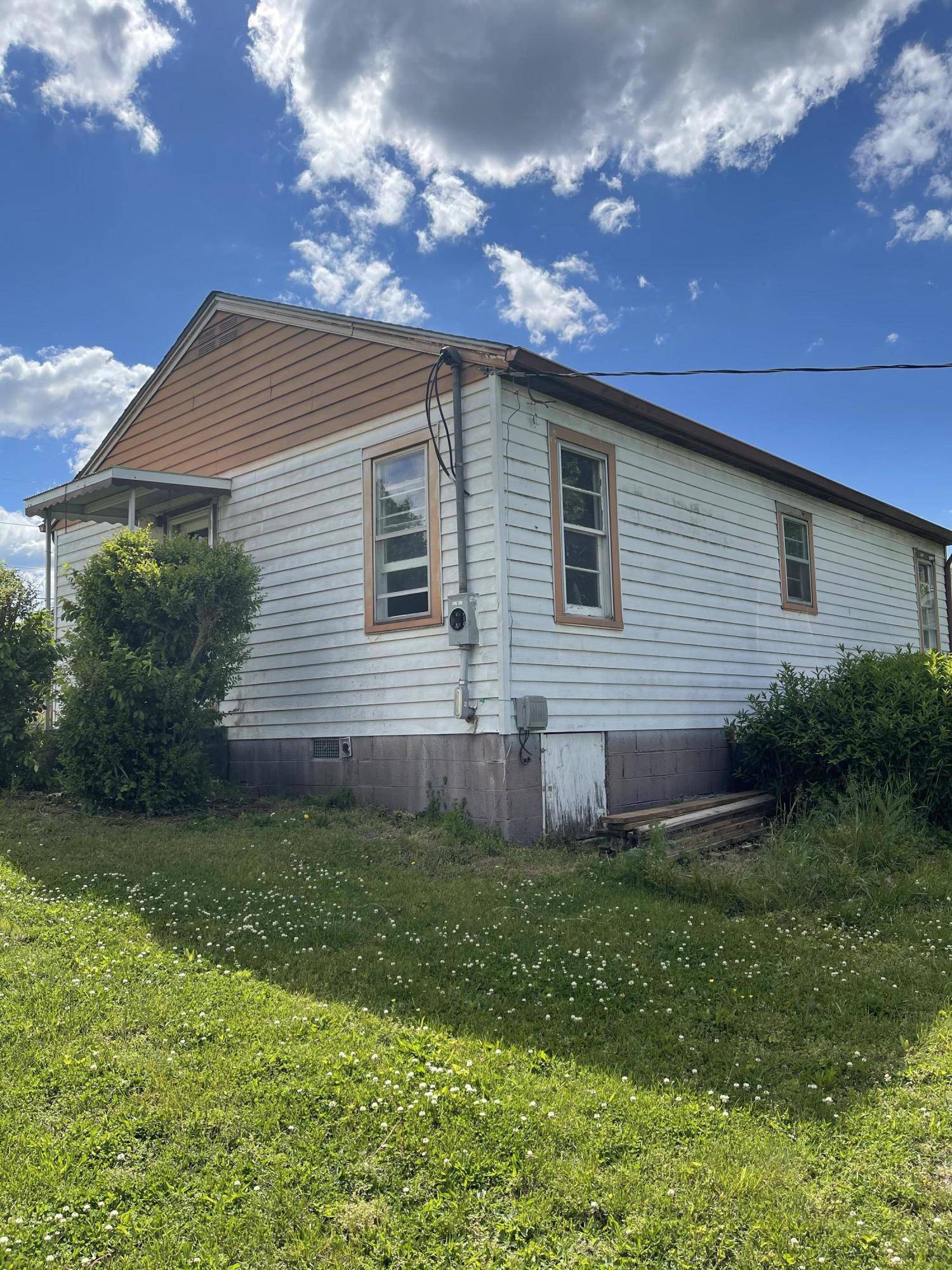 Newport, TN 37821,662 8TH ST.