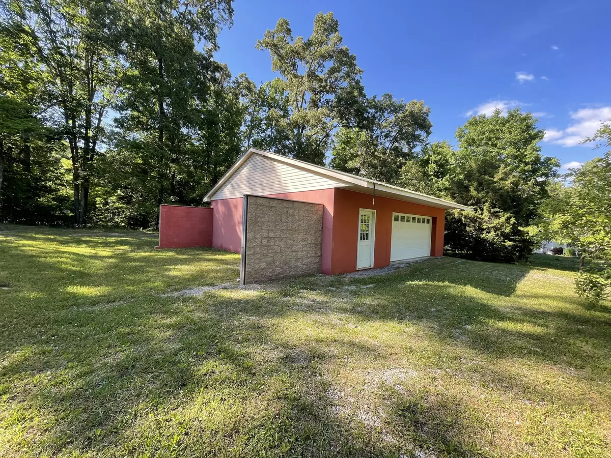 Madisonville, TN 37354,185 Pine Loop Drive