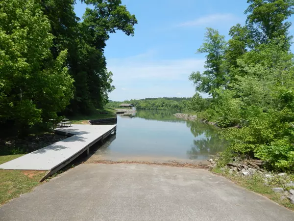 Loudon, TN 37774,220 Vineyard Cove DR