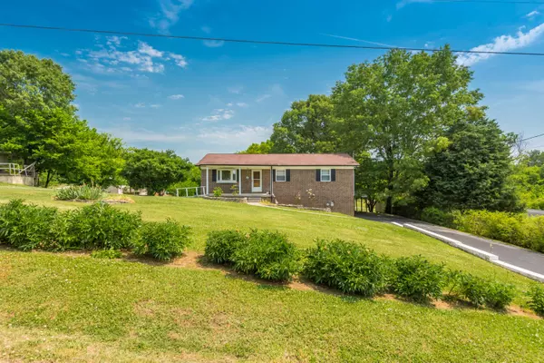 200 Ellis Rd,  Lenoir City,  TN 37771