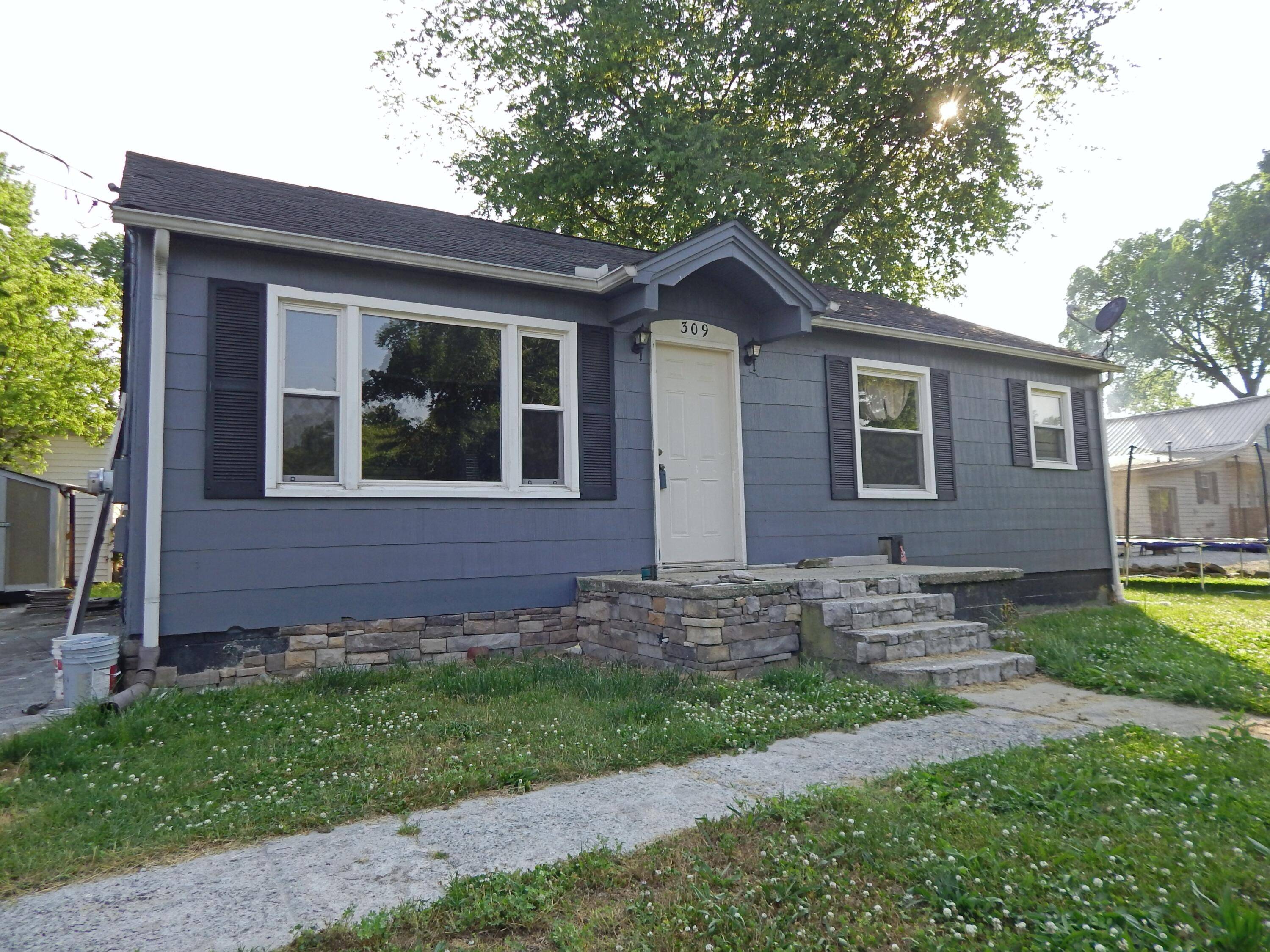309 Dew St, Clinton, TN 37716