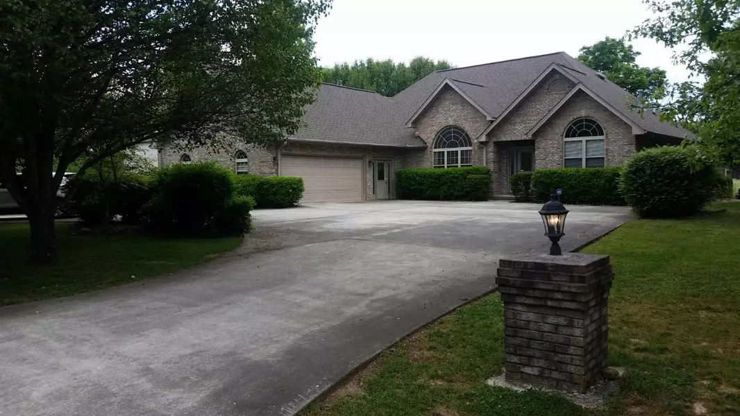 1112 Arrowhead DR, Crossville, TN 38572