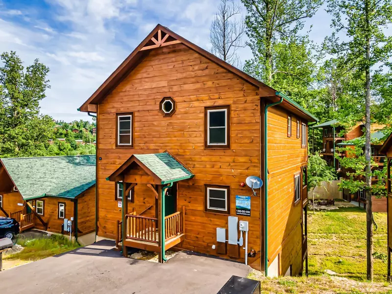 1122 Greenbriar Village LN, Gatlinburg, TN 37738