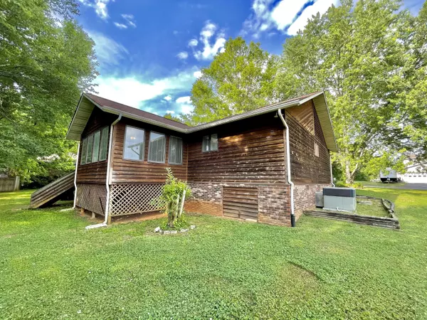 Seymour, TN 37865,504 Oak Leaf LN