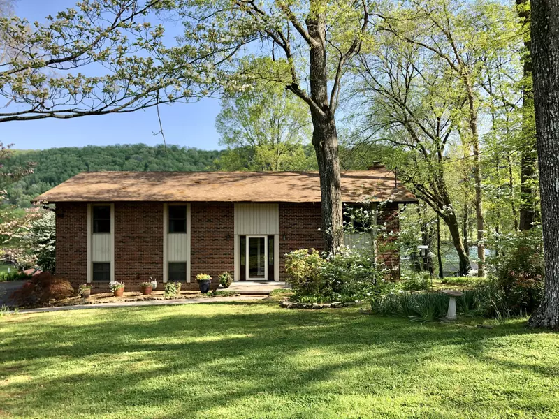 517 Gibbs Ferry Rd, Clinton, TN 37716