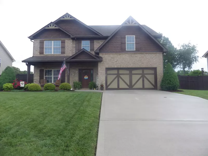 689 Glenview DR, Lenoir City, TN 37771