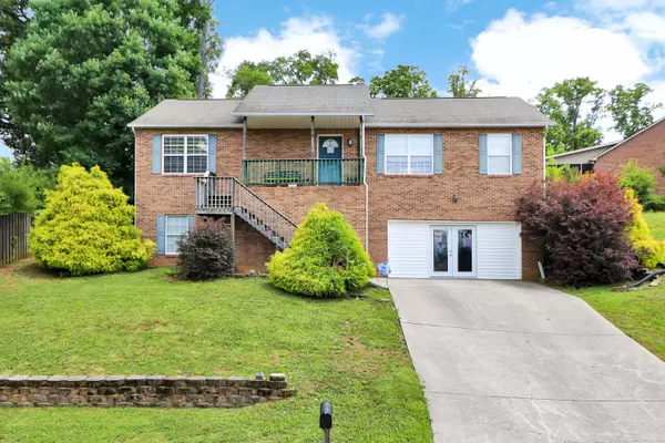 2806 Cherokee Peak LN, Knoxville, TN 37912