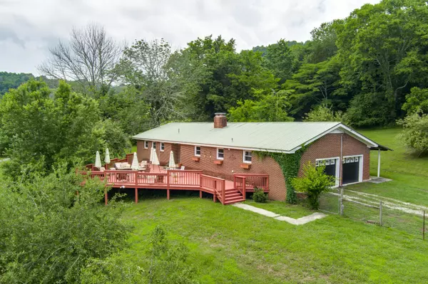 550 Carl Dixon LN, Gainesboro, TN 38562