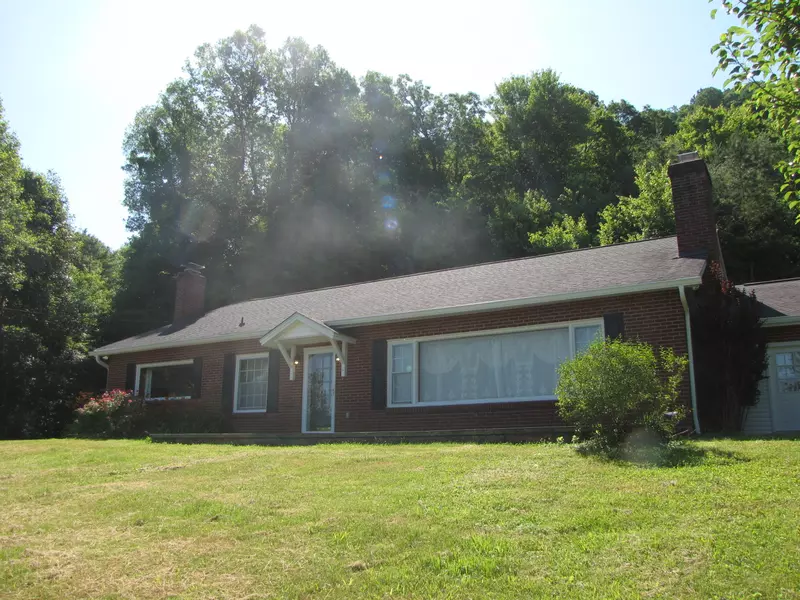 208 Doctor Rb Scott LN, Pioneer, TN 37847