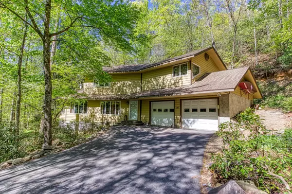 917 Sunshine Trail Tr, Gatlinburg, TN 37738