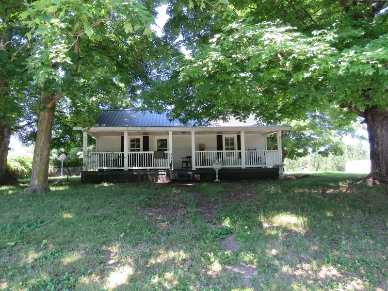 1283 Coles Chapel Rd, Sparta, TN 38583