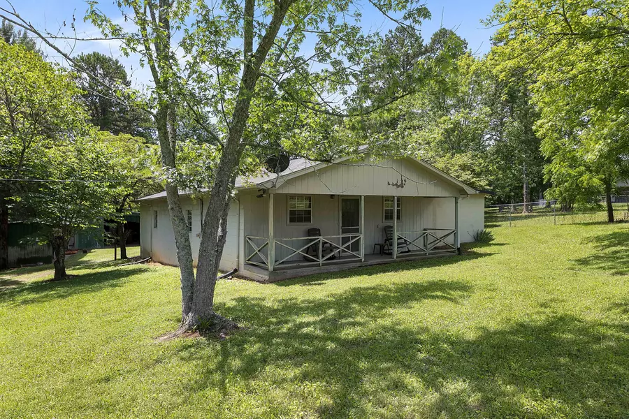 4044 Old Midway Rd, Lenoir City, TN 37772